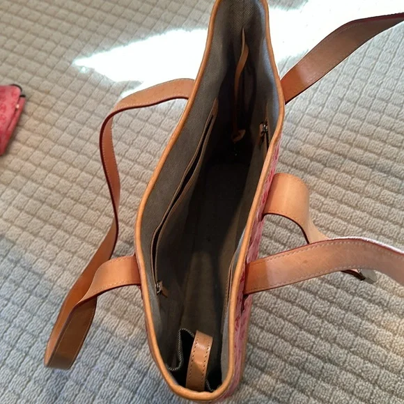 Dooney and Bourke handbag with compact bag - Picture 6 of 10